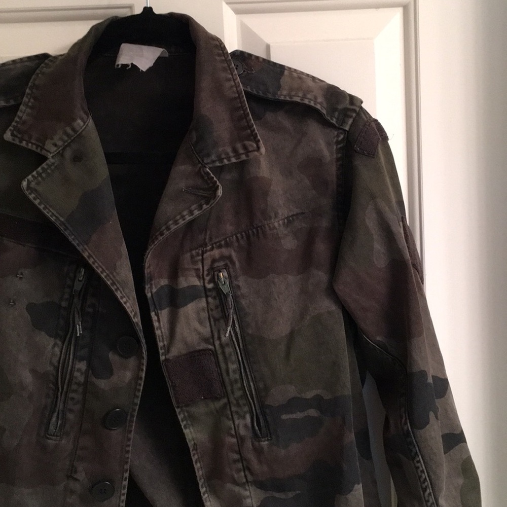 BRANDY MELVILLE CAMO JACKET